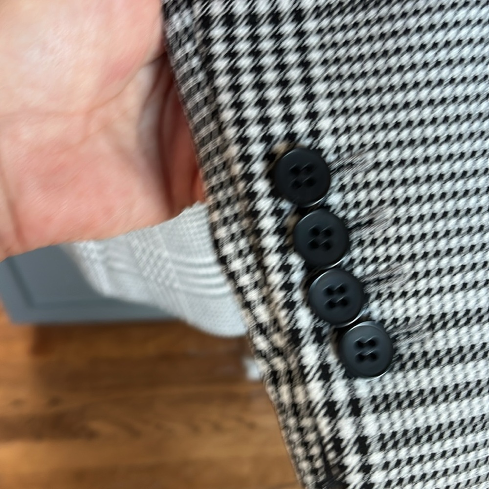 Classic Black and White Plaid Blazer - Picture 4 of 6